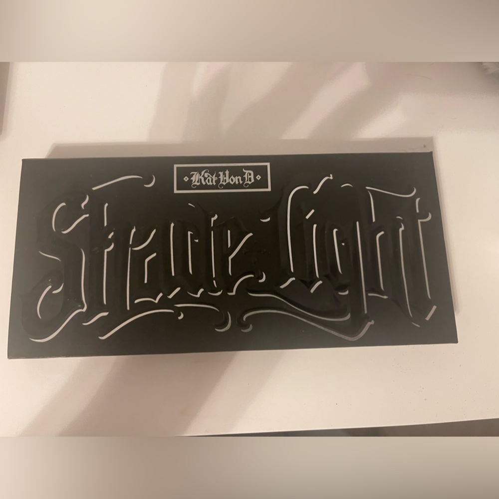 brand new, never been used Kat Von D, ceiling, light contour, & highlight palett